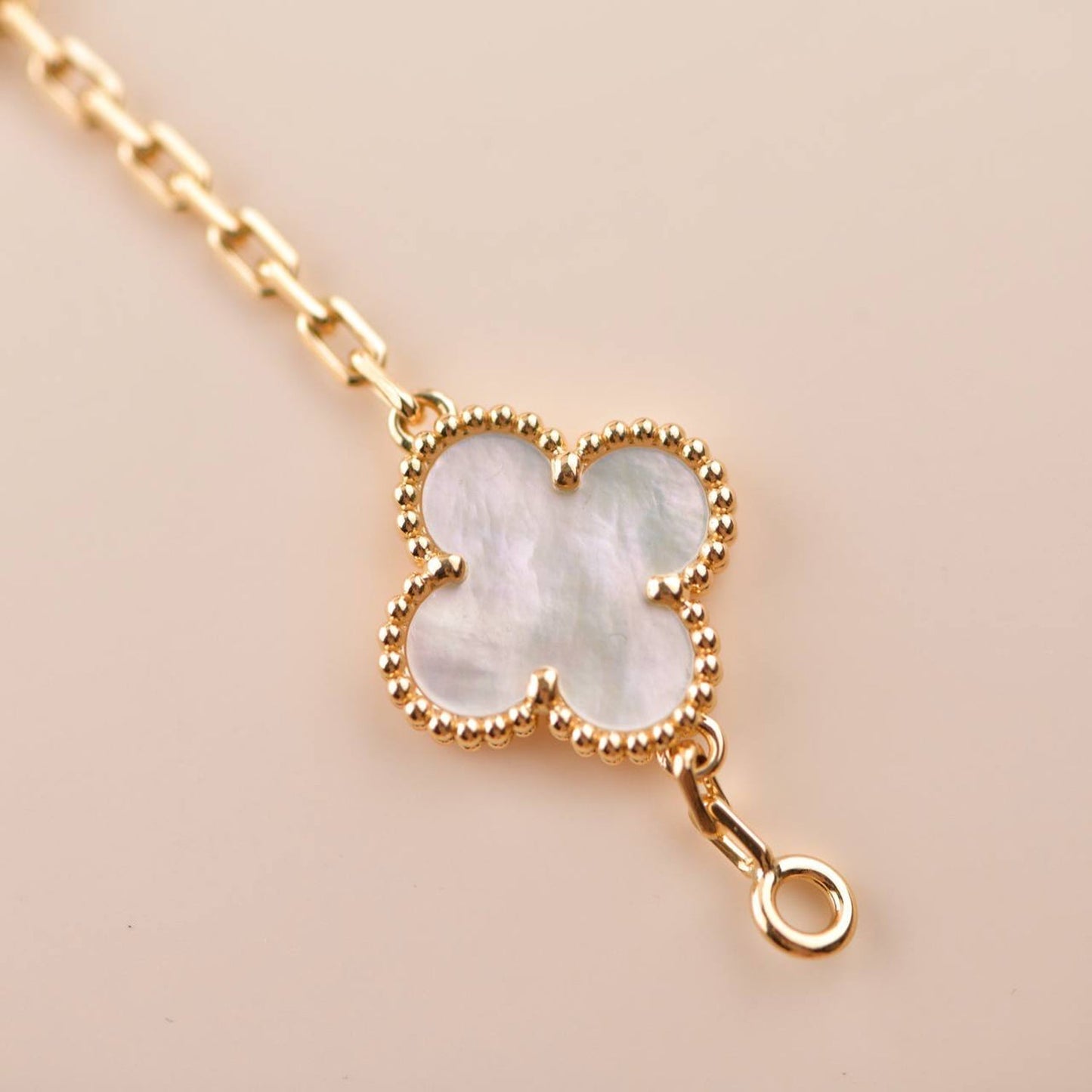 [Clover Jewelery]CLOVER  5 MOTIF WHITE MOP BRACELET
