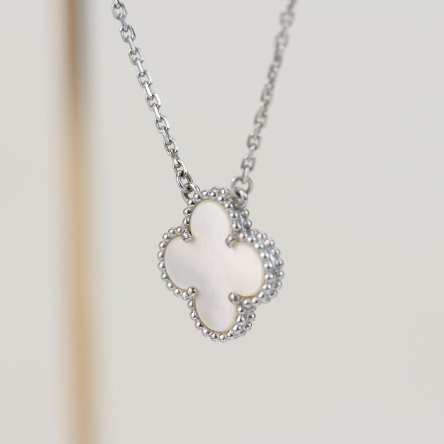 [Clover Jewelery]CLOVER  15MM WHITE MOTHER-OF-PEARL SILVER