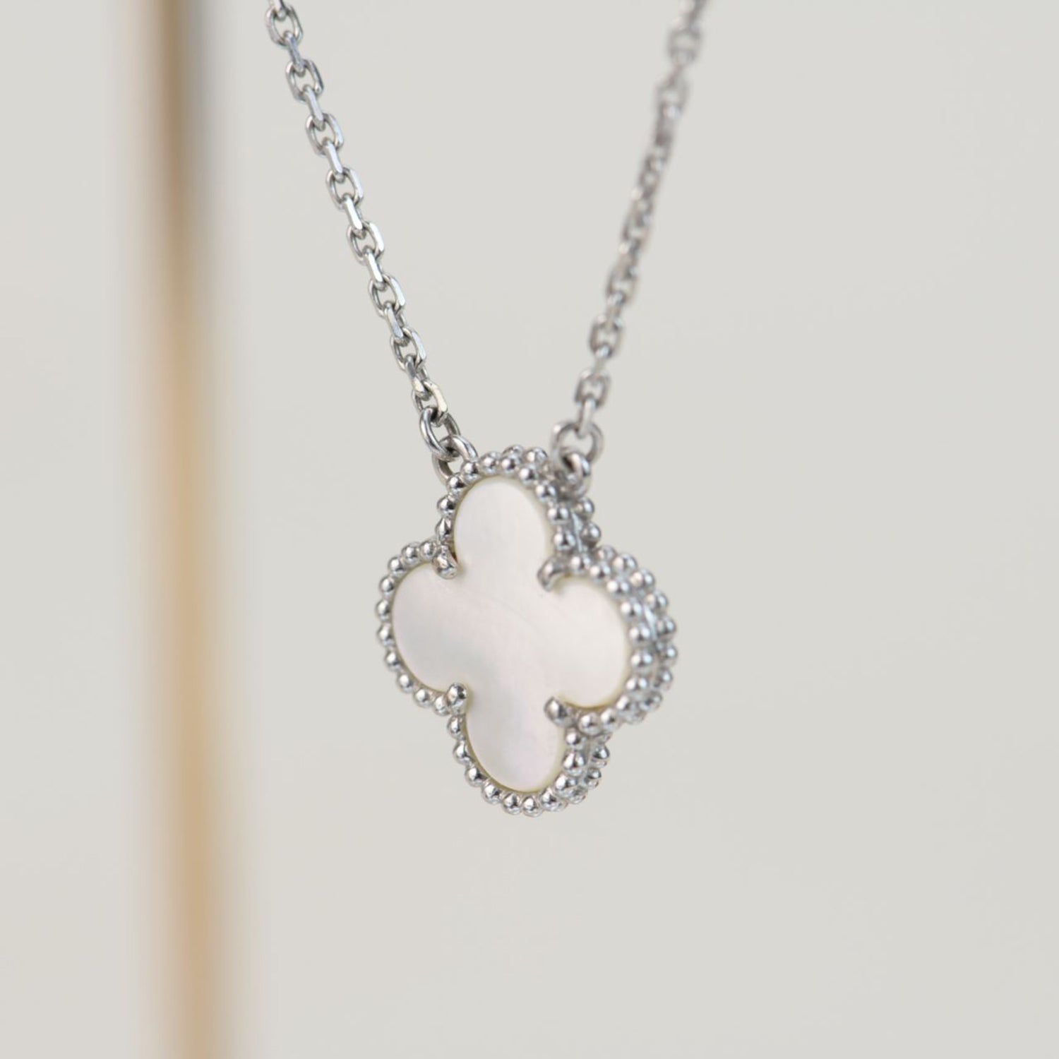 [Clover Schmuck]CLOVER 15MM WEISSE PERLMUTT SILBER