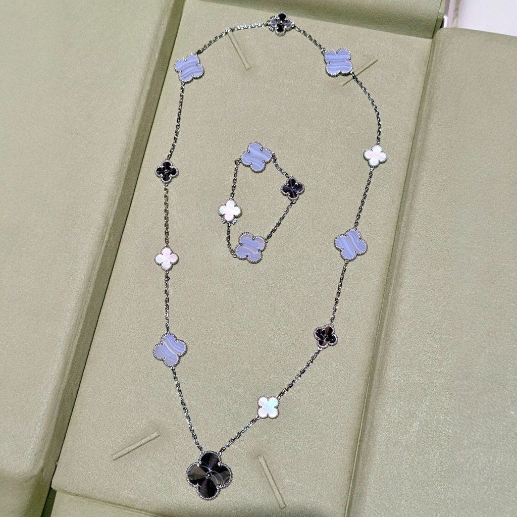 [Clover Jewelry]ABNEHMBARE KLEEBLÜTEN-HALSKE. MIT 15(11+4) BLUMEN-ANHÄNGERN, SILBER