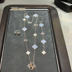 [Clover Jewelry]ABNEHMBARE KLEEBLÜTEN-HALSKE. MIT 15(11+4) BLUMEN-ANHÄNGERN, SILBER