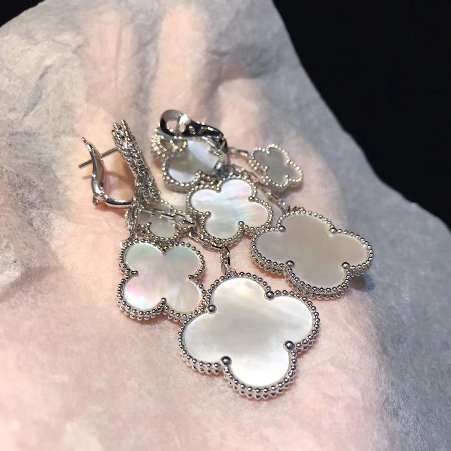 [Clover Schmuck]KLEE-OHRRINGE WEISS MOP 4 MOTIVE SILBER