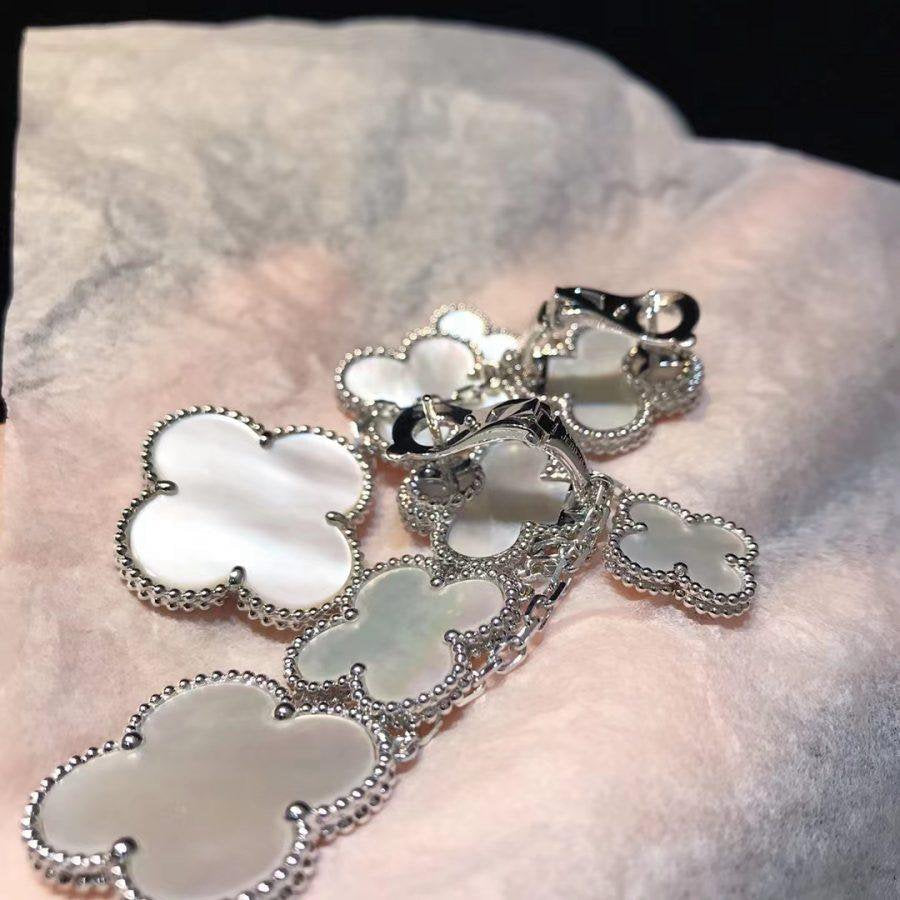 [Clover Schmuck]KLEE-OHRRINGE WEISS MOP 4 MOTIVE SILBER