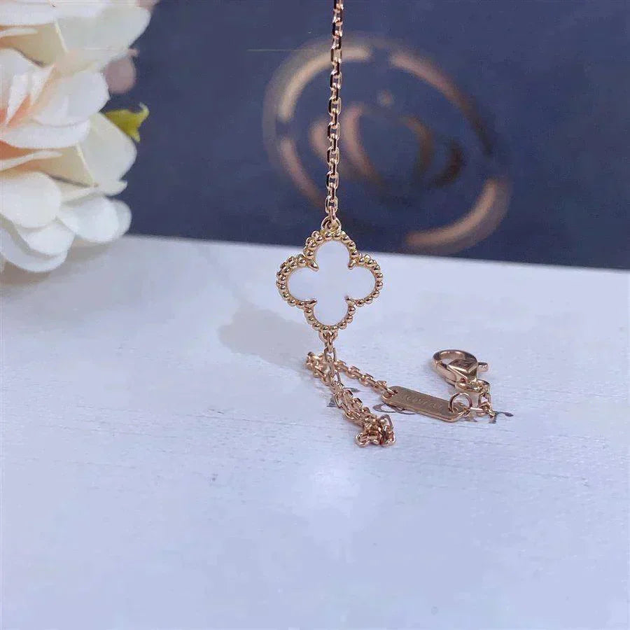 [Clover Jewelry]クローバー ホワイト マザーオブパール シングル フラワー ブレスレット