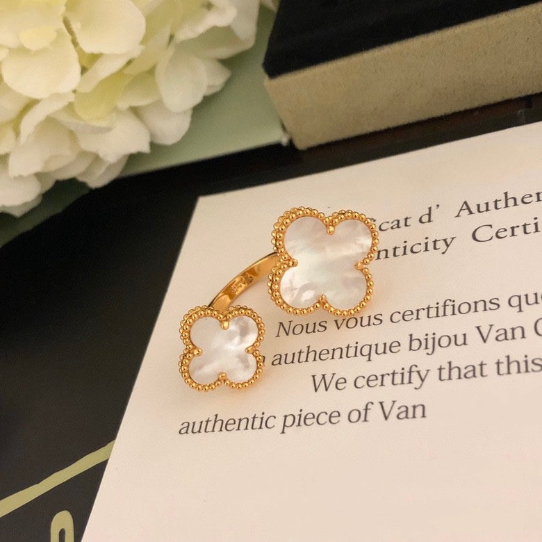 [Clover Jewelry]CLOVER BETWEEN THE FINGER RING