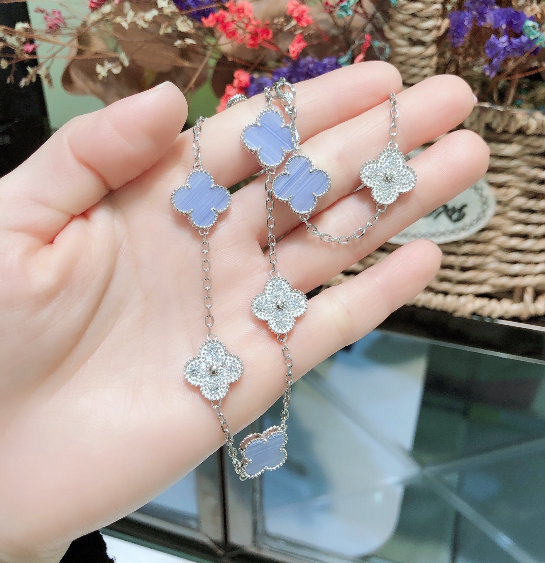 [Clover Jewelry]KLEE DIE 10-MOTIVE CHALCEDON DIAMANTEN SILBERHALSKETTE