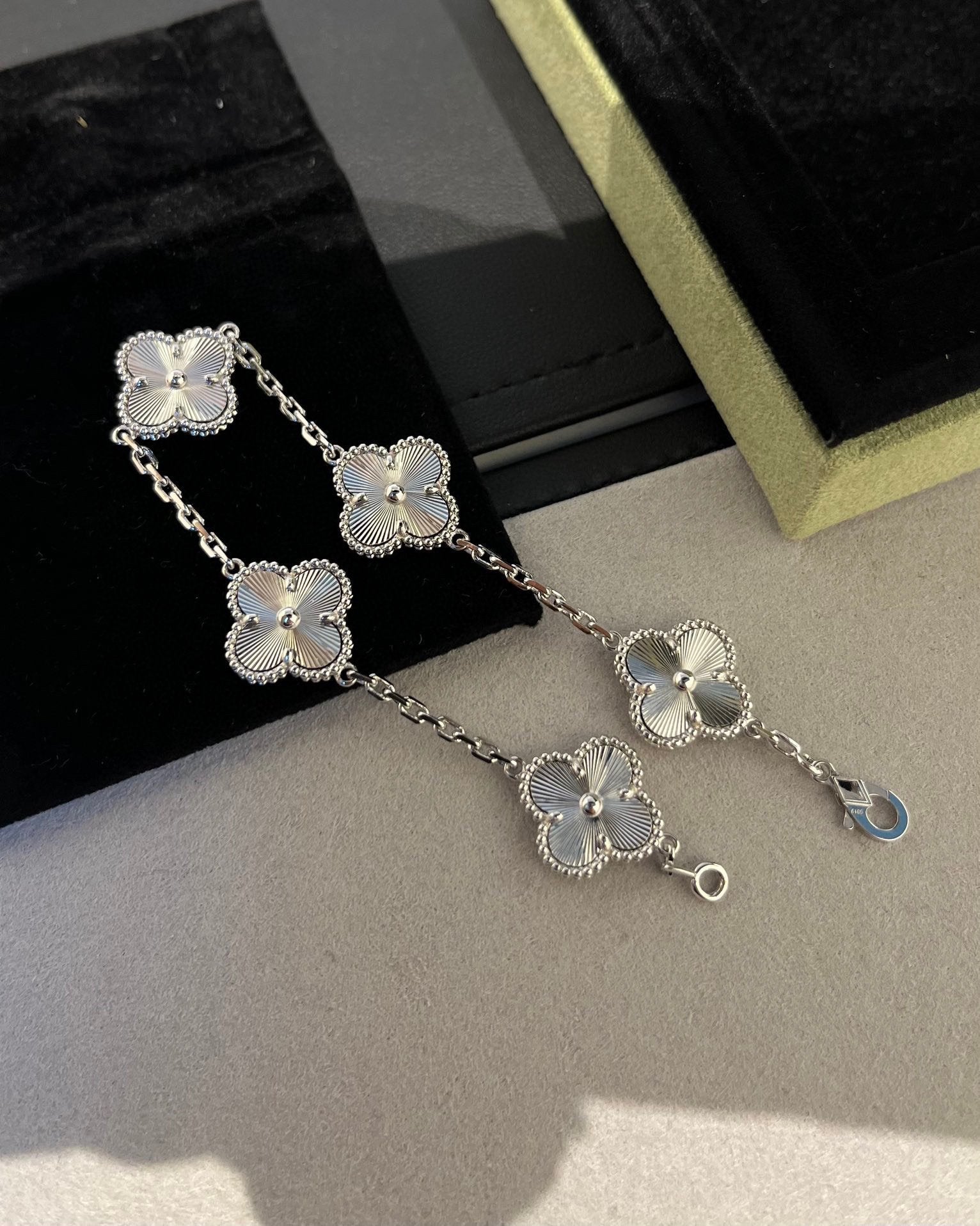 [Clover Jewelry]クローバー シルバー 5モチーフ ブレスレット